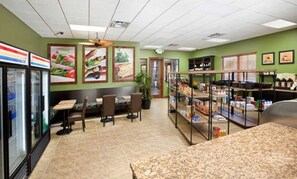 House, 5 Bedrooms | Dining