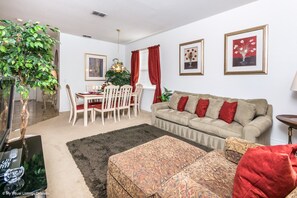 Villa, 5 slaapkamers | Woonruimte | Flatscreentelevisie