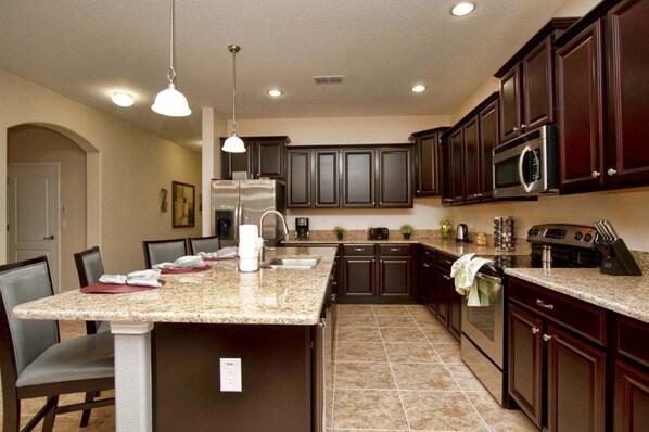 House, 6 Bedrooms | Private kitchen