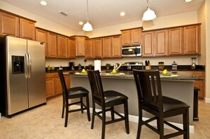 House, 6 Bedrooms | Private kitchen