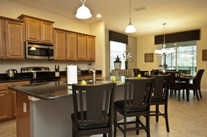 House, 6 Bedrooms | In-room dining