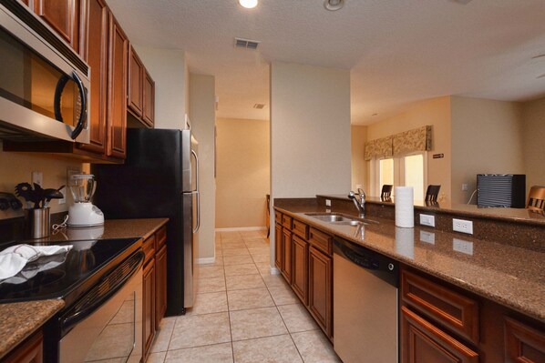 Townhome, 4 Bedrooms | Private kitchen