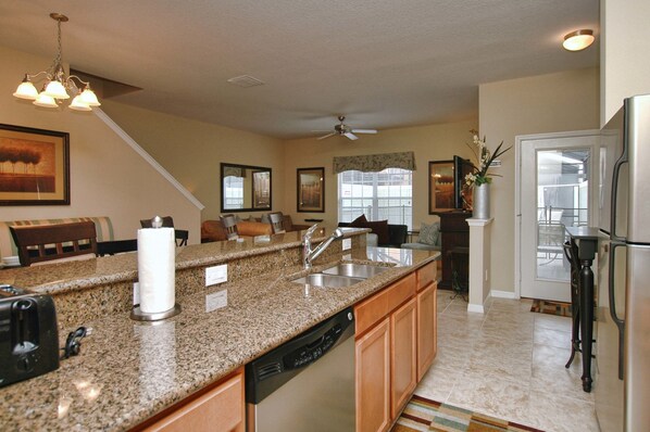 Townhome, 5 Bedrooms | Private kitchen