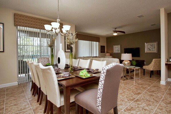 House, 6 Bedrooms | In-room dining