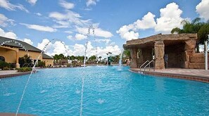 Piscina con cascata