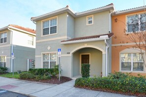 Townhome, 5 Bedrooms | Front of property