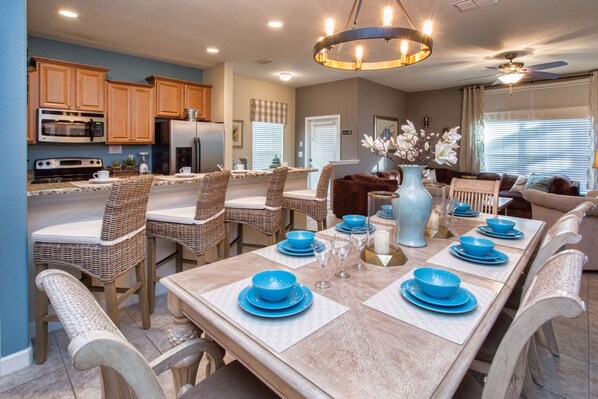 Townhome, 5 Bedrooms | In-room dining
