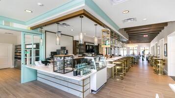 Villa, varias camas | Café