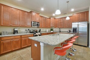 House, 6 Bedrooms | Private kitchen