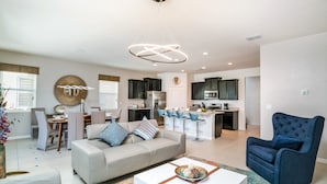 Villa, 5 Bedrooms - Solterra 5269 (Davenport)