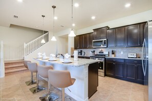 Townhome, 5 Bedrooms | Private kitchen