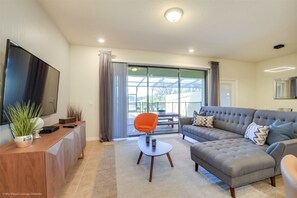 Townhome, 5 Bedrooms | Living area