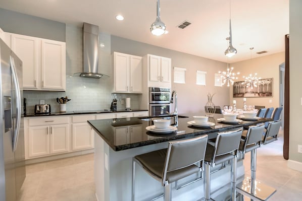 Villa, 5 Bedrooms | Private kitchen