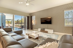 Villa, 5 Bedrooms | Living area