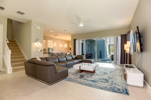 Villa, 5 Bedrooms | Living area