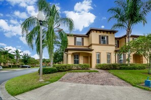 Townhome, 4 Bedrooms | Front of property