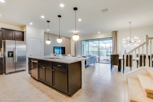 Maison en rangée, 5 chambres | Cuisine privée | Réfrigérateur, four à micro-ondes, lave-vaisselle, cafetière-théière