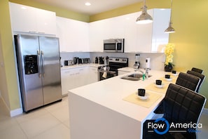 Townhome, 3 Bedrooms | Private kitchen | Fridge, microwave, dishwasher, highchair - Serenity 17403 (Clermont)