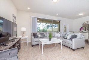 Maison en rangée, 5 chambres | Aire de séjour | Téléviseur, foyer