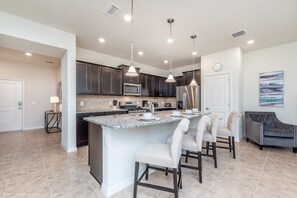 Townhome, 5 Bedrooms | In-room dining - Solterra 4642 (Davenport)