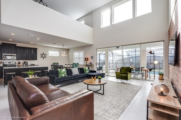 Villa, 6 Bedrooms | Living area | TV