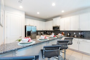 Villa, 5 Bedrooms | Private kitchen