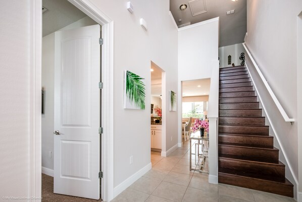 Villa, 5 Bedrooms | Staircase