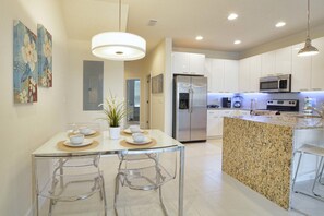 Townhome, 3 Bedrooms | Private kitchen