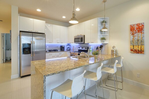 Townhome, 3 Bedrooms | Private kitchen