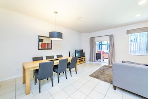 Resortwoning, 3 slaapkamers | Dineren op de kamer