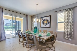 Villa, 5 Bedrooms | In-room dining
