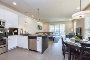Townhome, 3 Bedrooms | Private kitchen