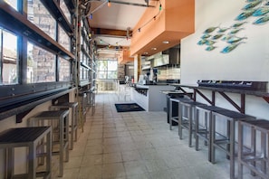 Townhome, 5 Bedrooms | Restaurant