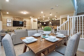 Townhome, 5 Bedrooms | In-room dining