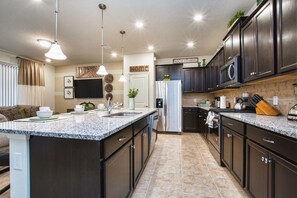 Townhome, 5 Bedrooms | Private kitchen