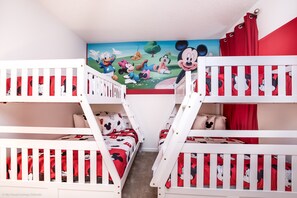 Villa, Multiple Beds | Children's theme room