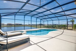 Outdoor pool - Providence 2107 (Davenport)
