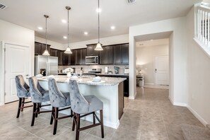 Townhome, 5 Bedrooms | Private kitchen