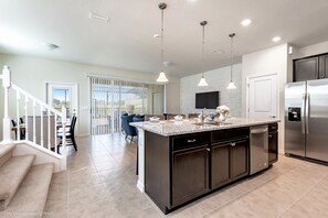 Townhome, 5 Bedrooms | Private kitchen