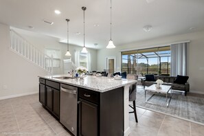 Townhome, 5 Bedrooms | Private kitchen