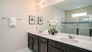 Villa, 6 Bedrooms | Bathroom sink