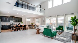 Villa, 6 Bedrooms | Living area