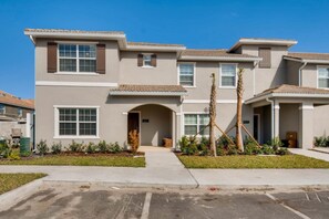 Townhome, 5 Bedrooms | Front of property