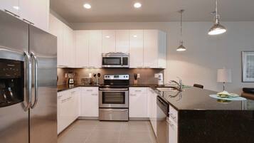 Townhome, 3 Bedrooms | Private kitchen | Fridge, dishwasher, cookware/dishes/utensils, freezer
