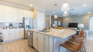 Villa, 6 Bedrooms | Private kitchen