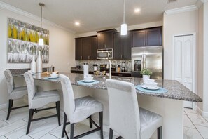 Townhome, 4 Bedrooms | Private kitchen