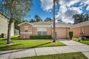 Villa, 4 Bedrooms | Front of property