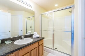 Villa, 4 Bedrooms | Bathroom | Towels