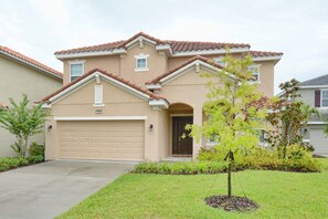 House, 6 Bedrooms | Front of property