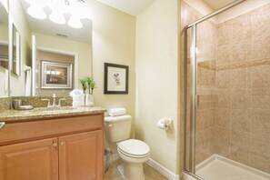 Townhome, 5 Bedrooms | Bathroom | Combined shower/bathtub, towels